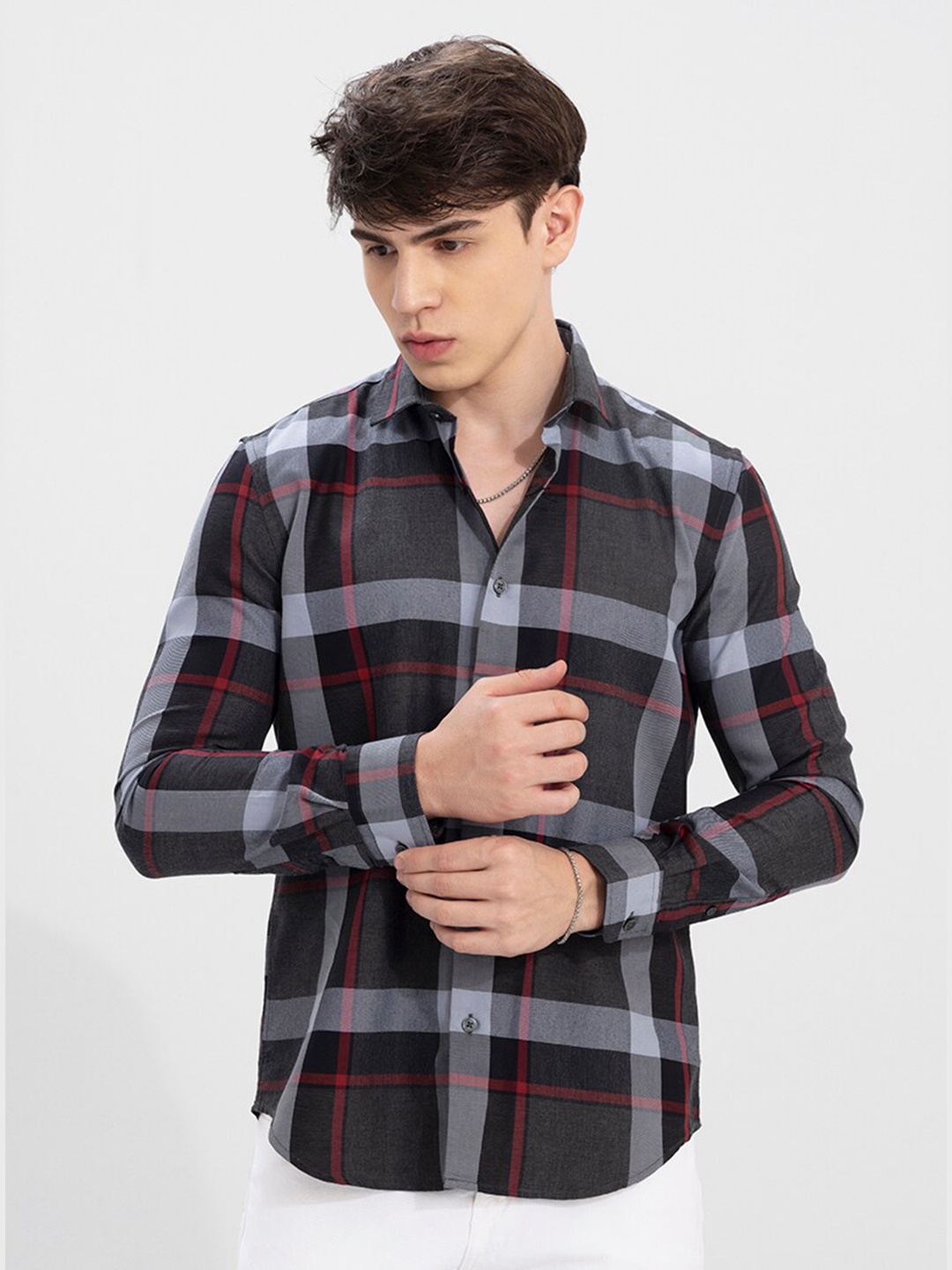 

Snitch Men Grey & Red Slim Fit Tartan Checked Cotton Casual Shirt