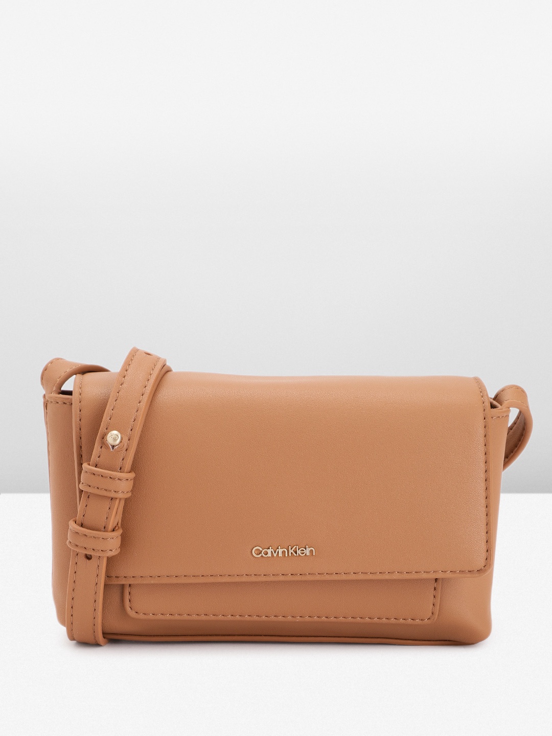 

Calvin Klein Women Solid Sling Bag, Brown