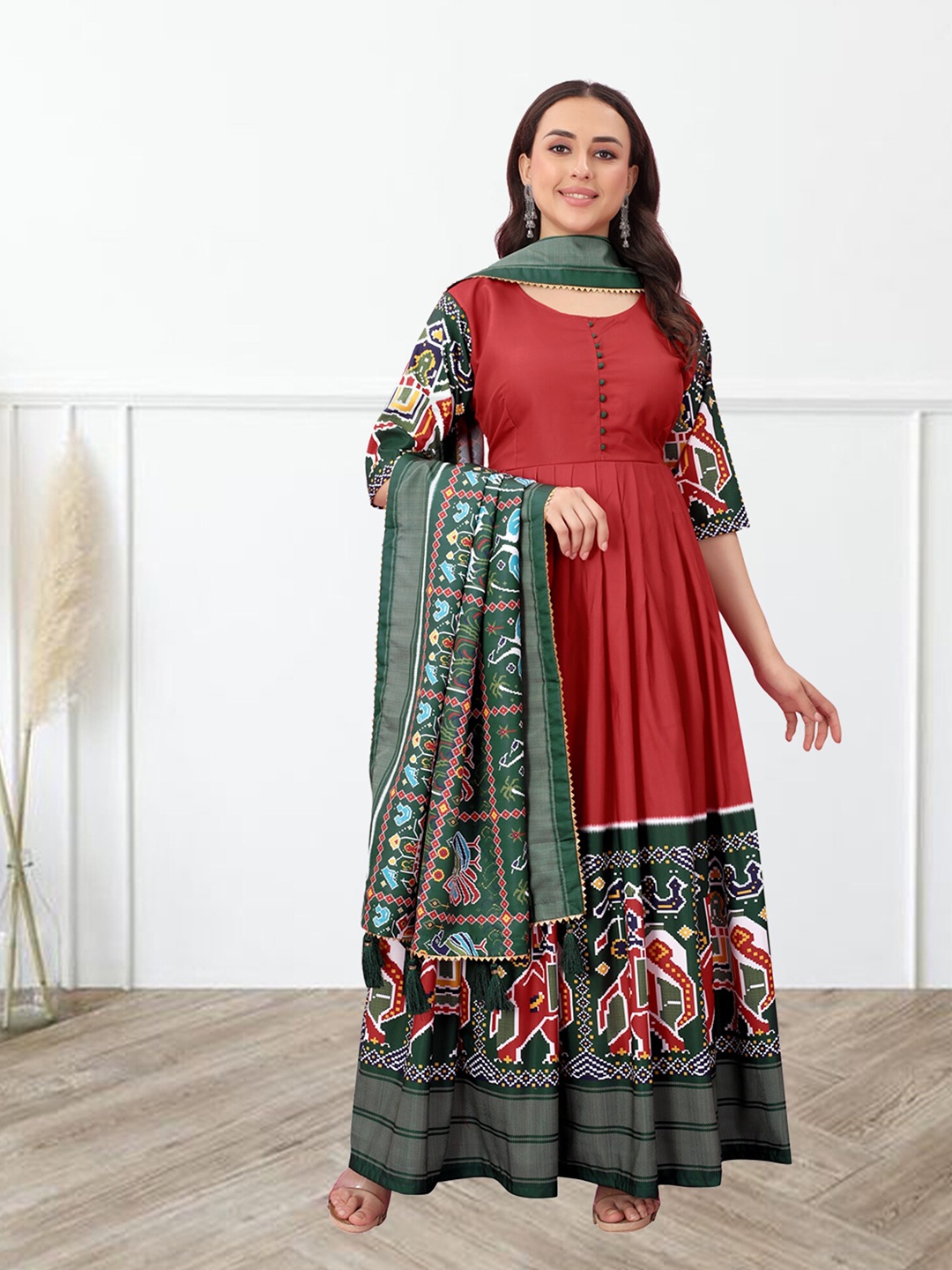 

N N ENTERPRISE Ethnic Motifs Printed Silk Kurta With Dupatta, Red