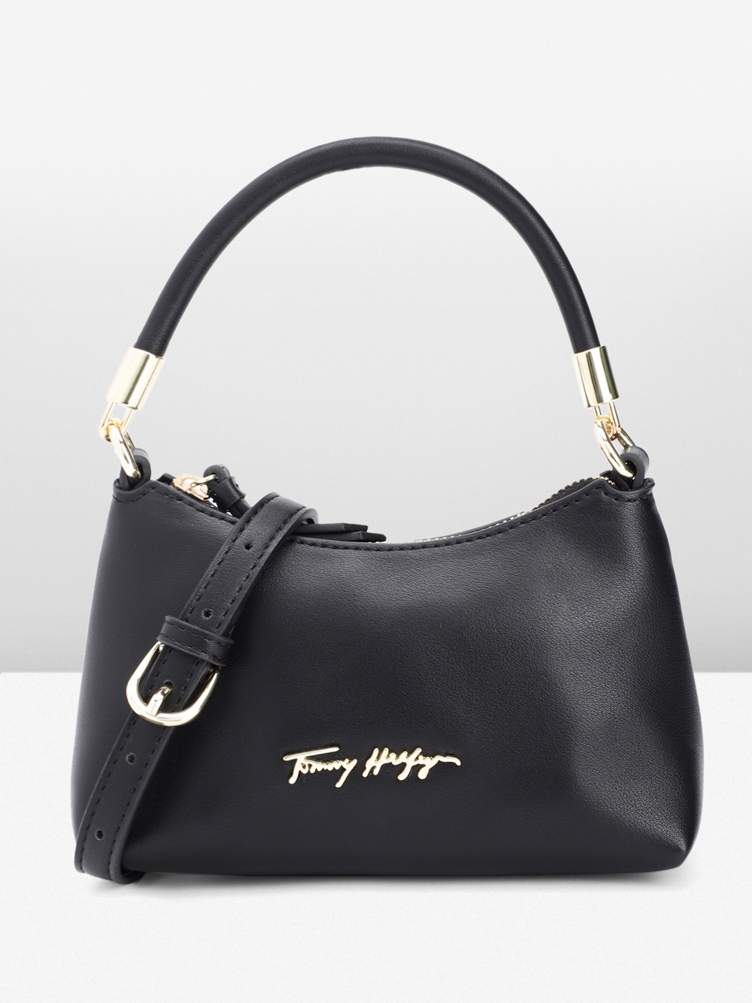 

Tommy Hilfiger Women Solid Hobo Bag, Black