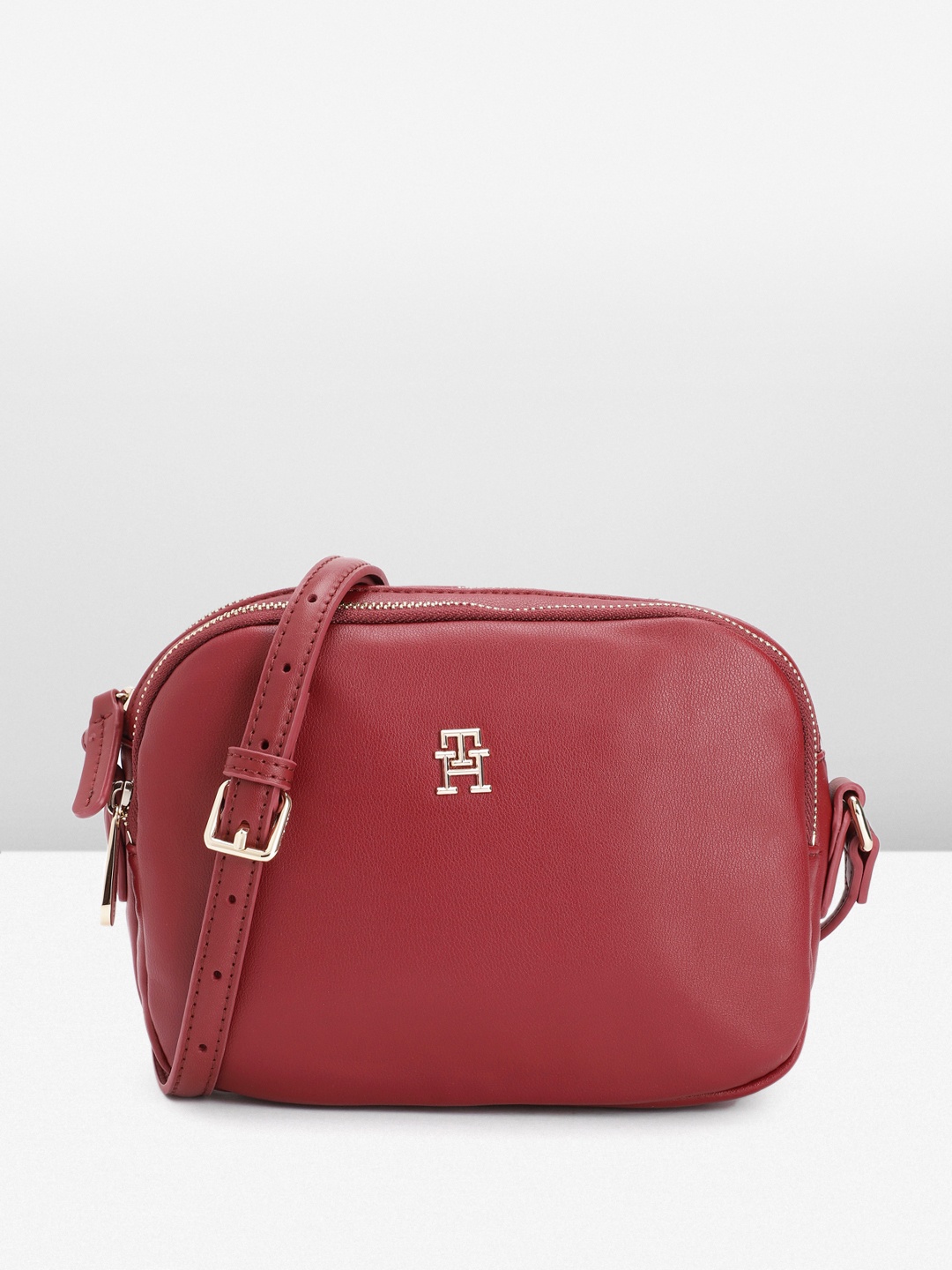 

Tommy Hilfiger Structured Sling Bag, Red