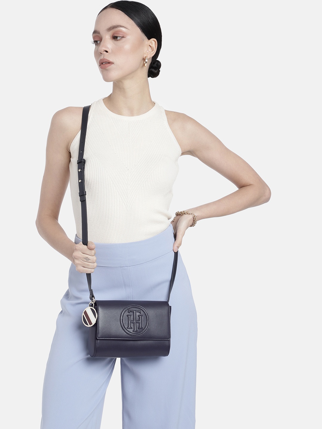 

Tommy Hilfiger Brand Logo Applique Structured Sling Bag, Navy blue