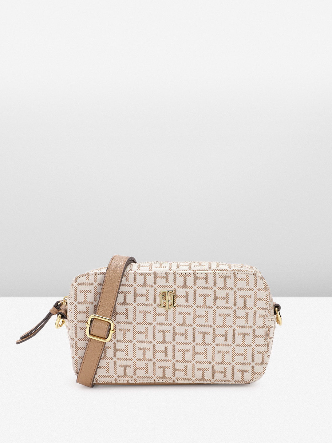 

Tommy Hilfiger Brand Logo Textured Sling Bag, Off white