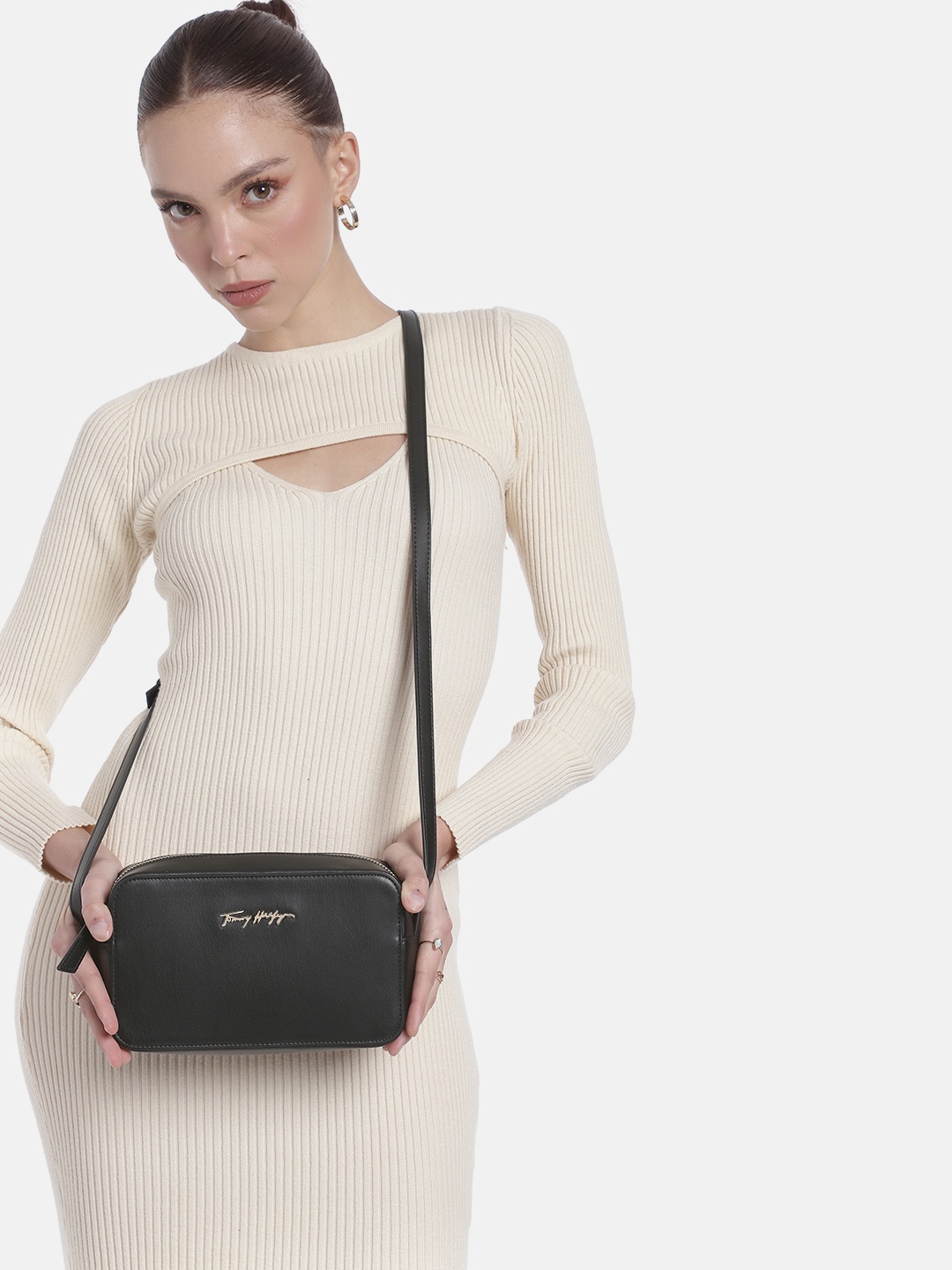 

Tommy Hilfiger Solid Structured Sling Bag, Black