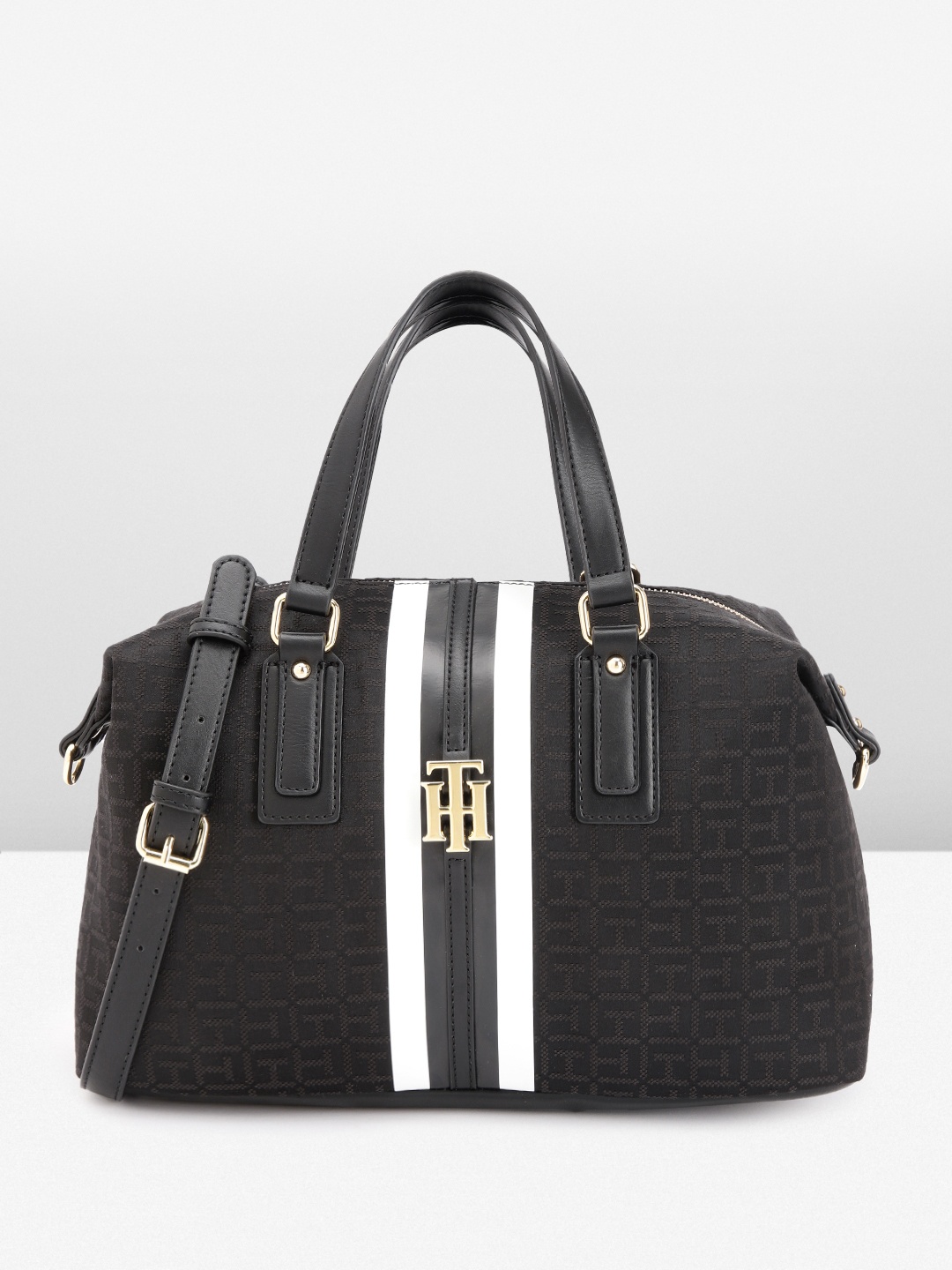 

Tommy Hilfiger Brand Logo Design Bowling Handheld Bag, Black