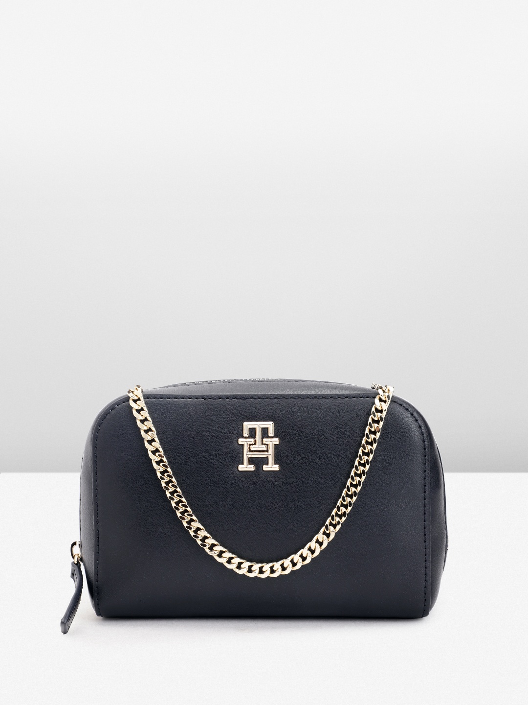 

Tommy Hilfiger Women Solid Sling Bag, Navy blue