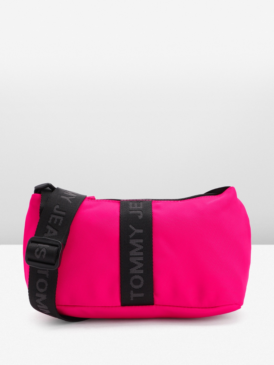 

Tommy Hilfiger Structured Shoulder Bag with Brand Logo Applique Detail, Fuchsia