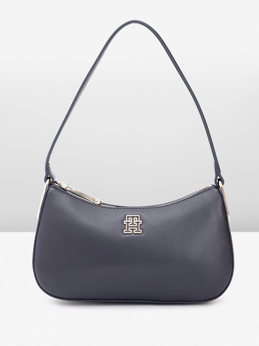 

Tommy Hilfiger Women Solid Hobo Bag, Blue