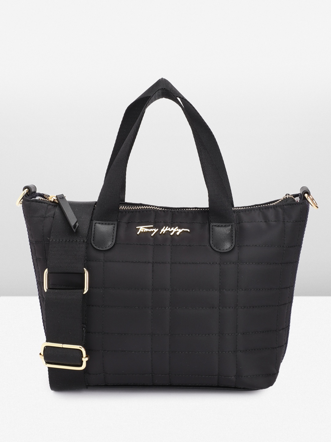 

Tommy Hilfiger Solid Handheld Bag, Black