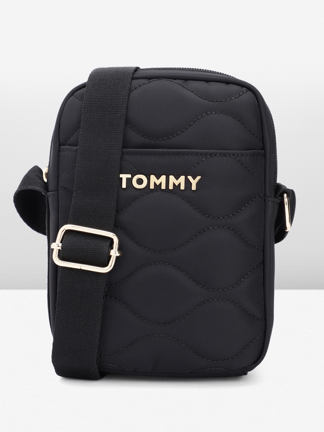 

Tommy Hilfiger Women Solid Sling Bag, Black