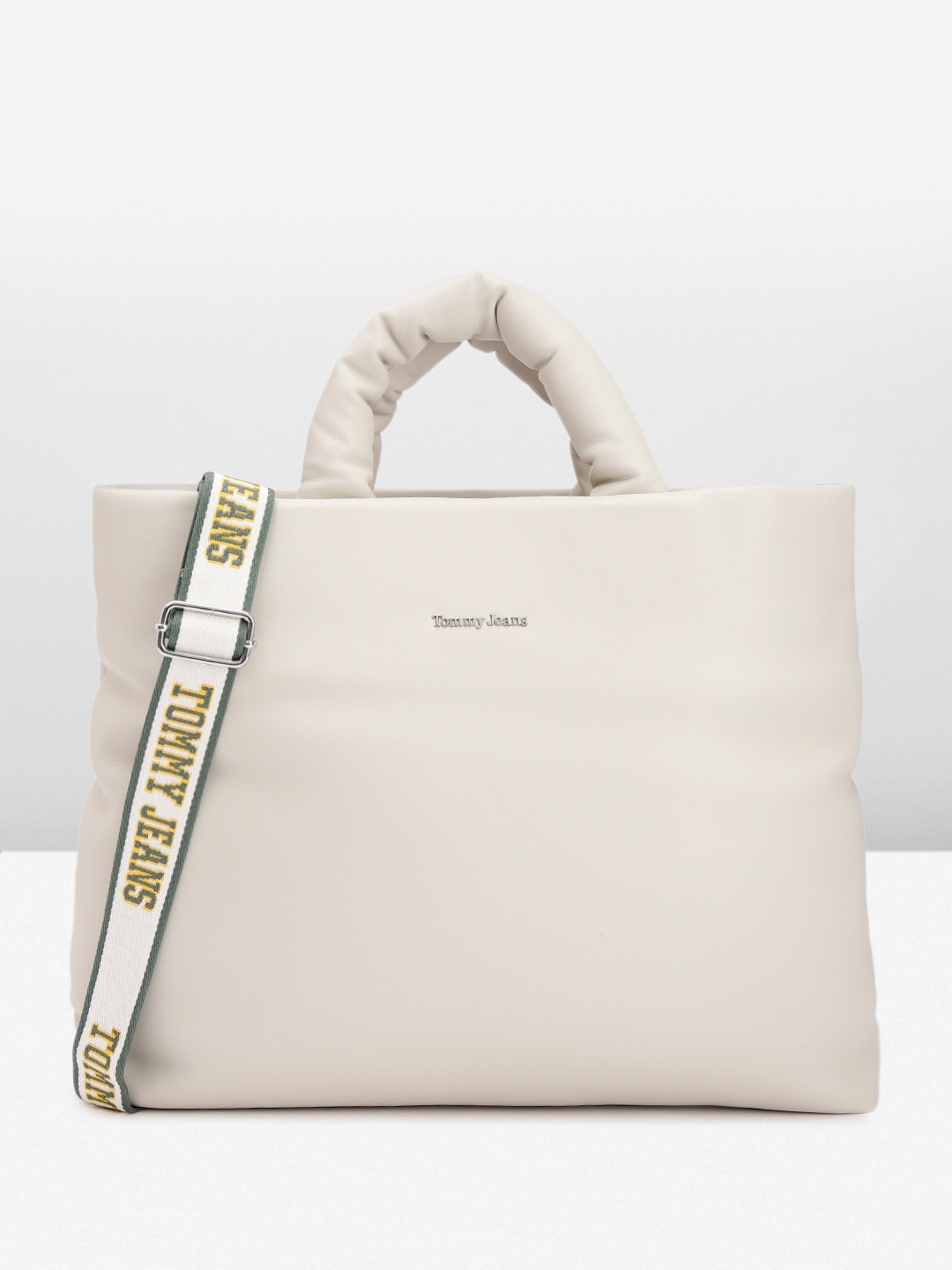 

Tommy Hilfiger Women Solid Handheld Bag, Grey