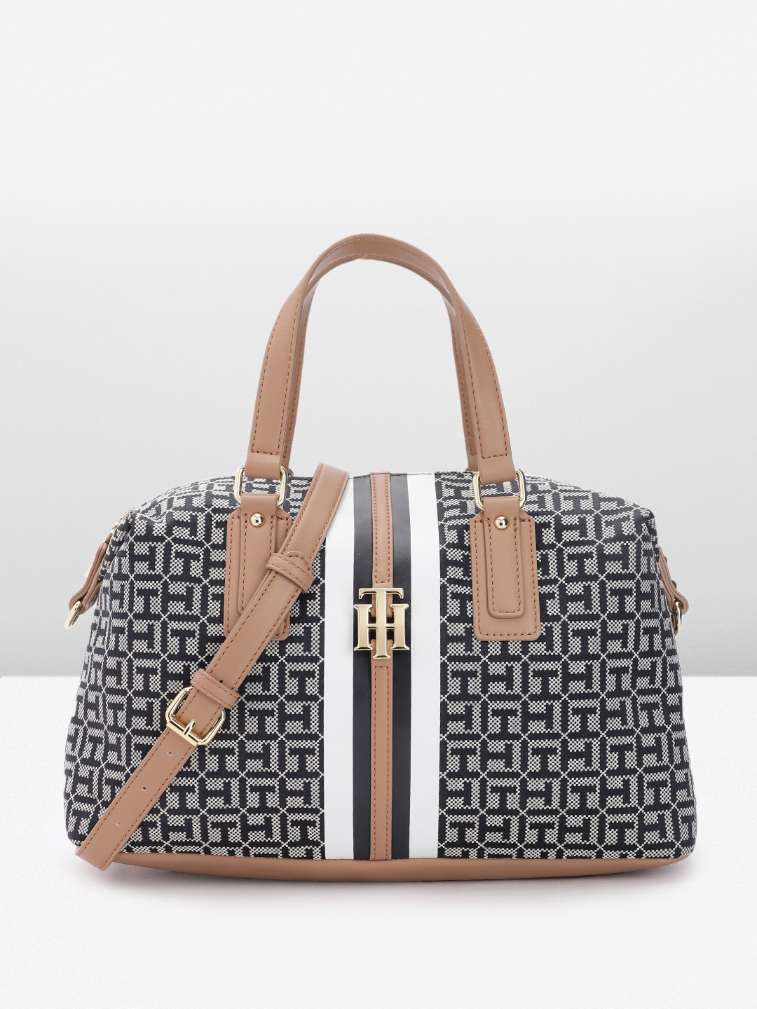 

Tommy Hilfiger Brand Logo Design Bowling Handheld Bag, Navy blue