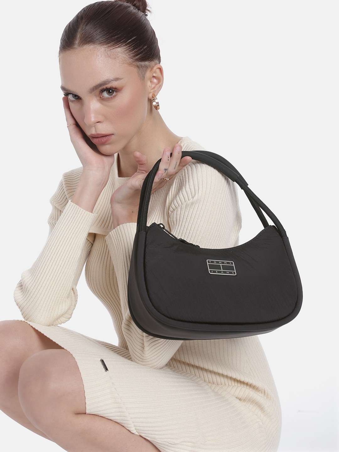 

Tommy Hilfiger Solid Structured Baguette Bag, Black