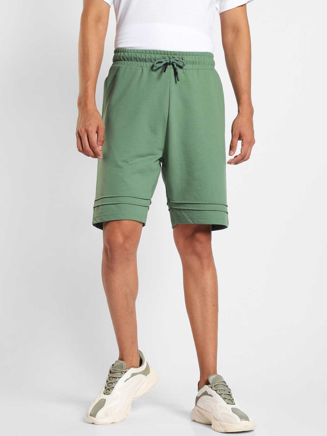 

NOBERO Men Mid-Rise Regular Fit Shorts, Green