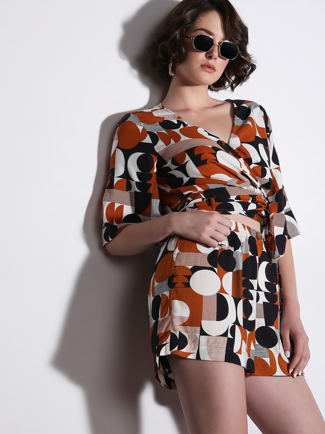 

Vero Moda Geometric Printed Waist Tie-Ups Wrap Top, Brown