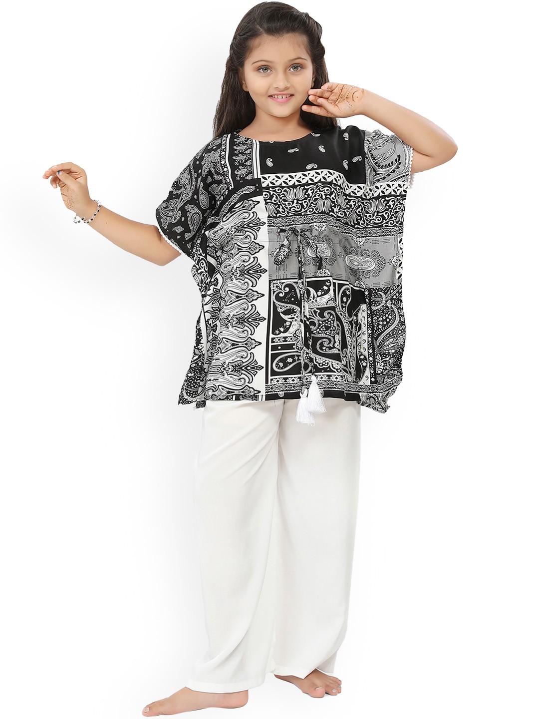 

Ninos Dreams Girls Printed Night suit, Black
