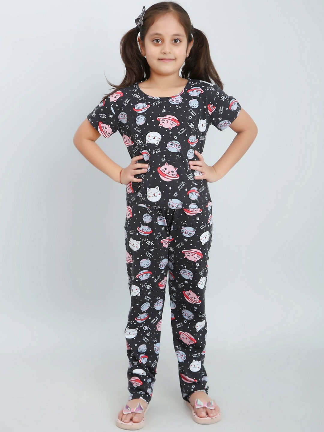 

Ninos Dreams Girls Graphic Printed Cotton Night Suit, Black