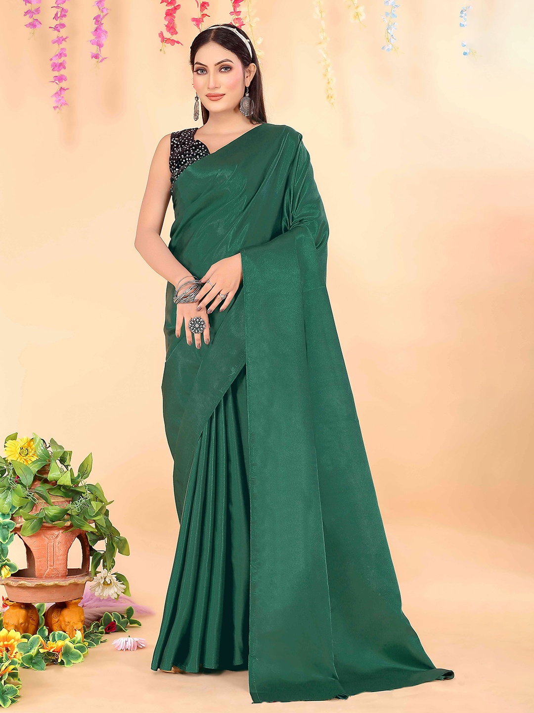 

SAADHVI Plain Art Silk Saree With Sequinned Blouse, Green