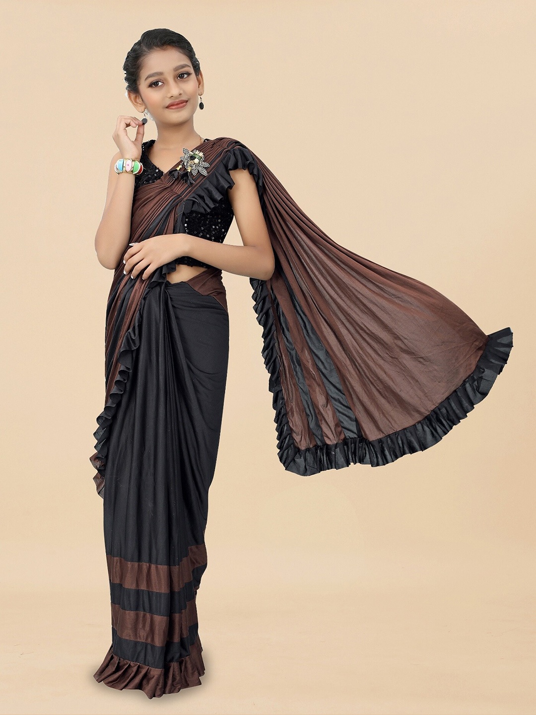 

APNISHA Girls Sequinned Ready to Wear Saree, Brown