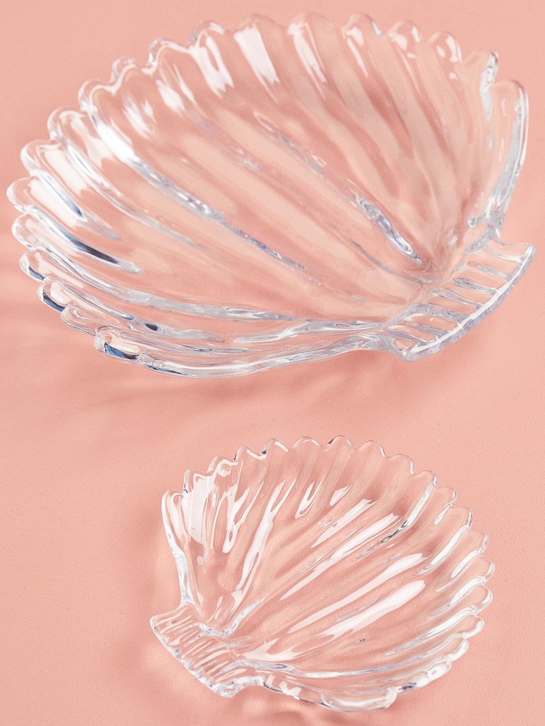 

H&M Transparent Shell-Shaped Glass Dish