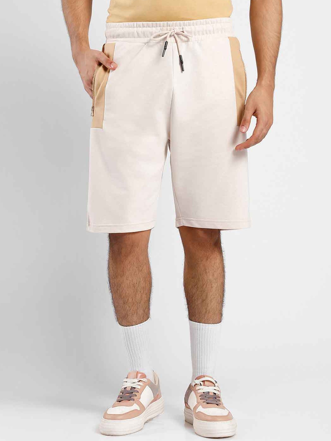 

NOBERO Men Mid Rise Loose Fit Shorts, Off white