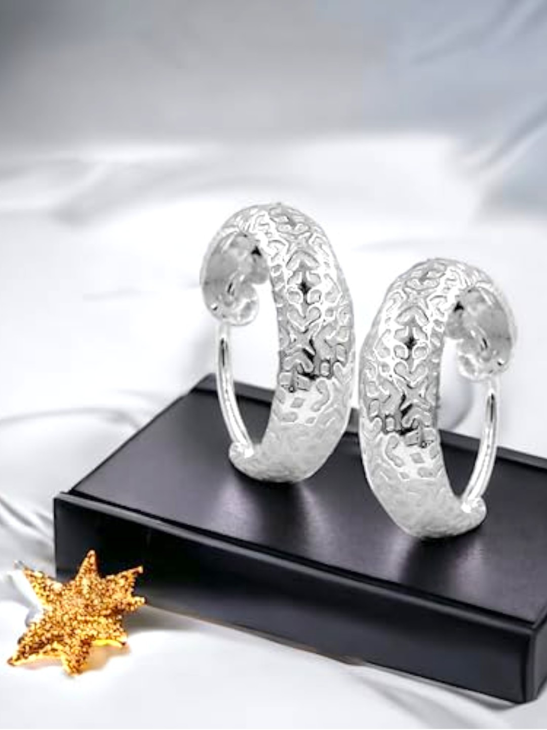 

Taraash 925 Sterling Silver Hoop Earrings