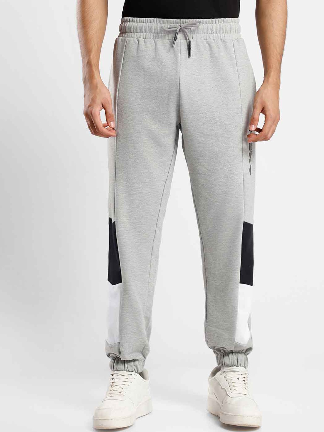 

NOBERO Men Colourblocked Joggers, Grey