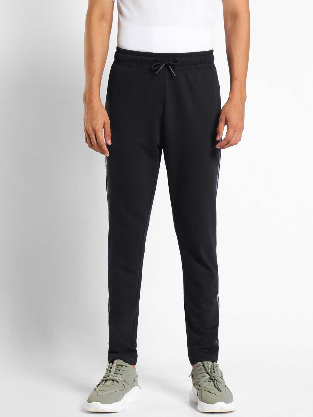 

NOBERO Men Mid-Rise Regular-Fit Cotton Joggers, Black