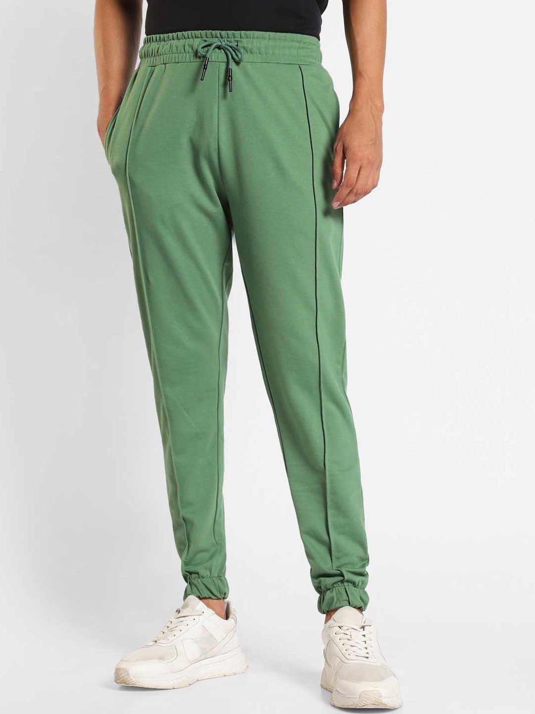 

NOBERO Men Relaxed-Fit Joggers, Green