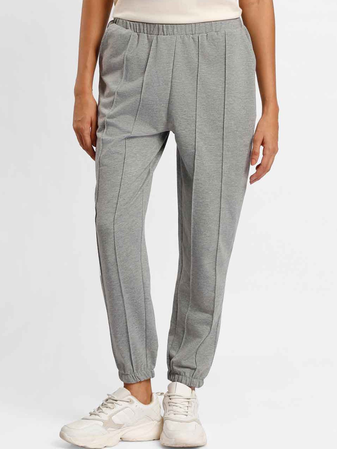 

NOBERO Women Mid-Rise Joggers, Grey melange