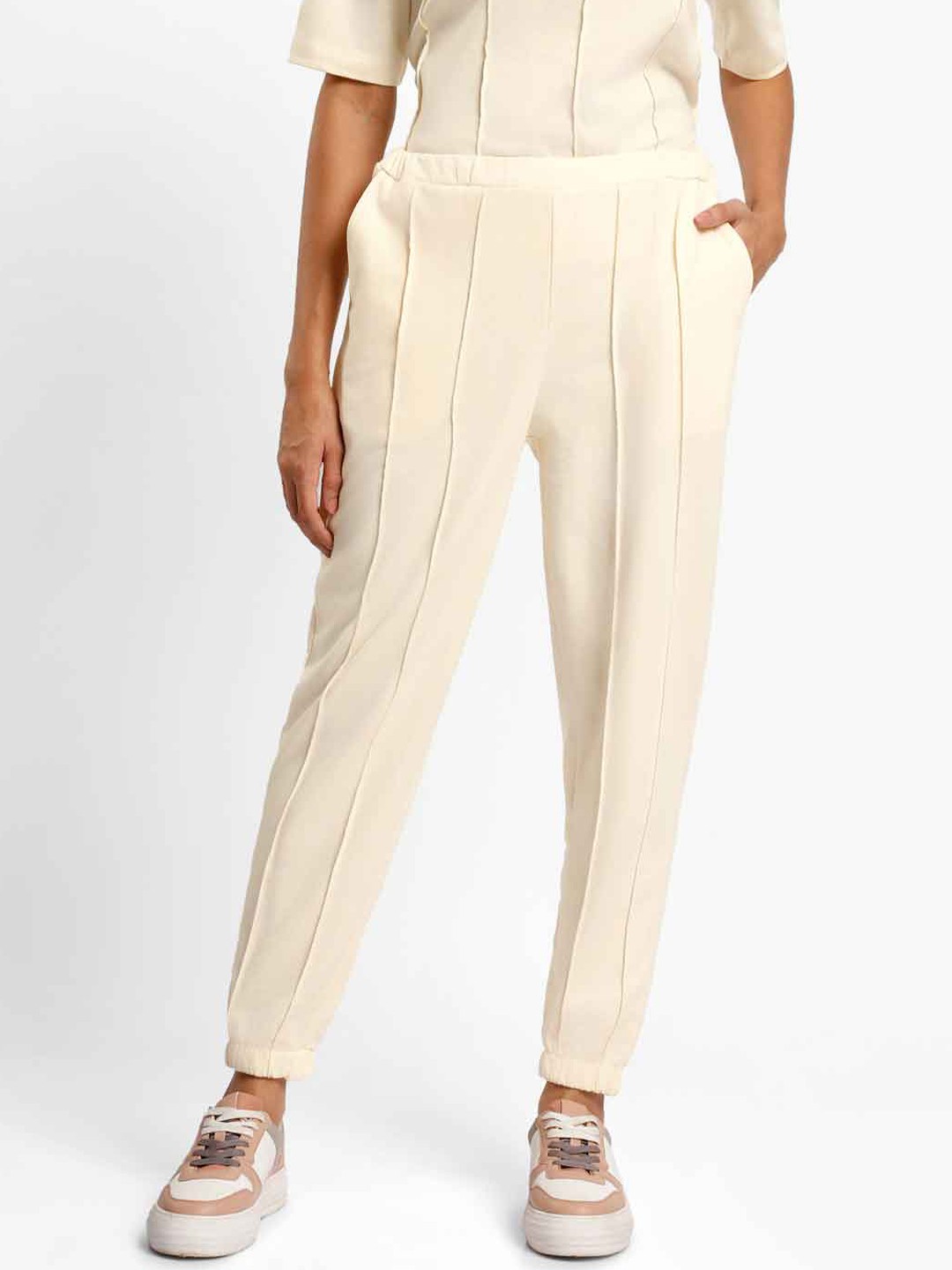 

NOBERO Women Mid-Rise Joggers, Beige