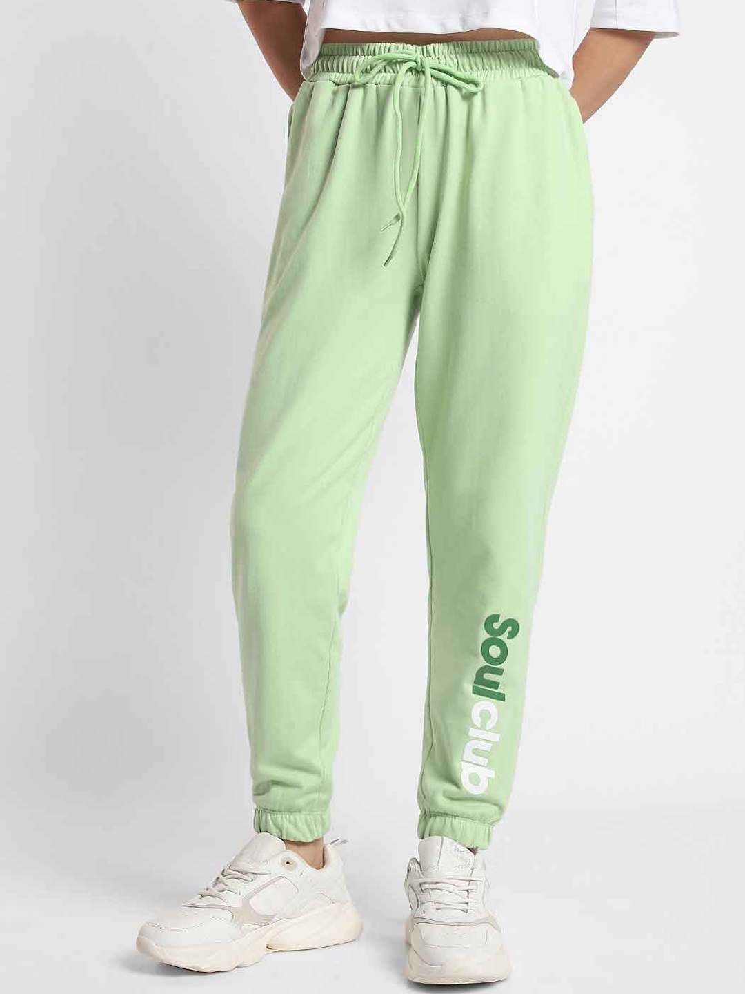 

NOBERO Women Mid-Rise Joggers, Green