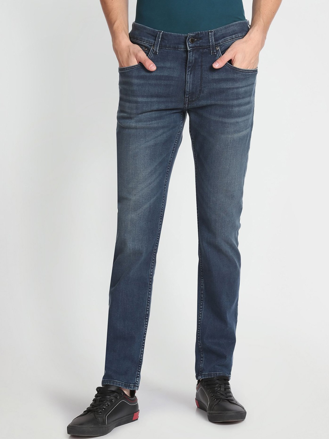 

U.S. Polo Assn. Men Tapered Fit Low Distress Light Fade Stretchable Jeans, Blue