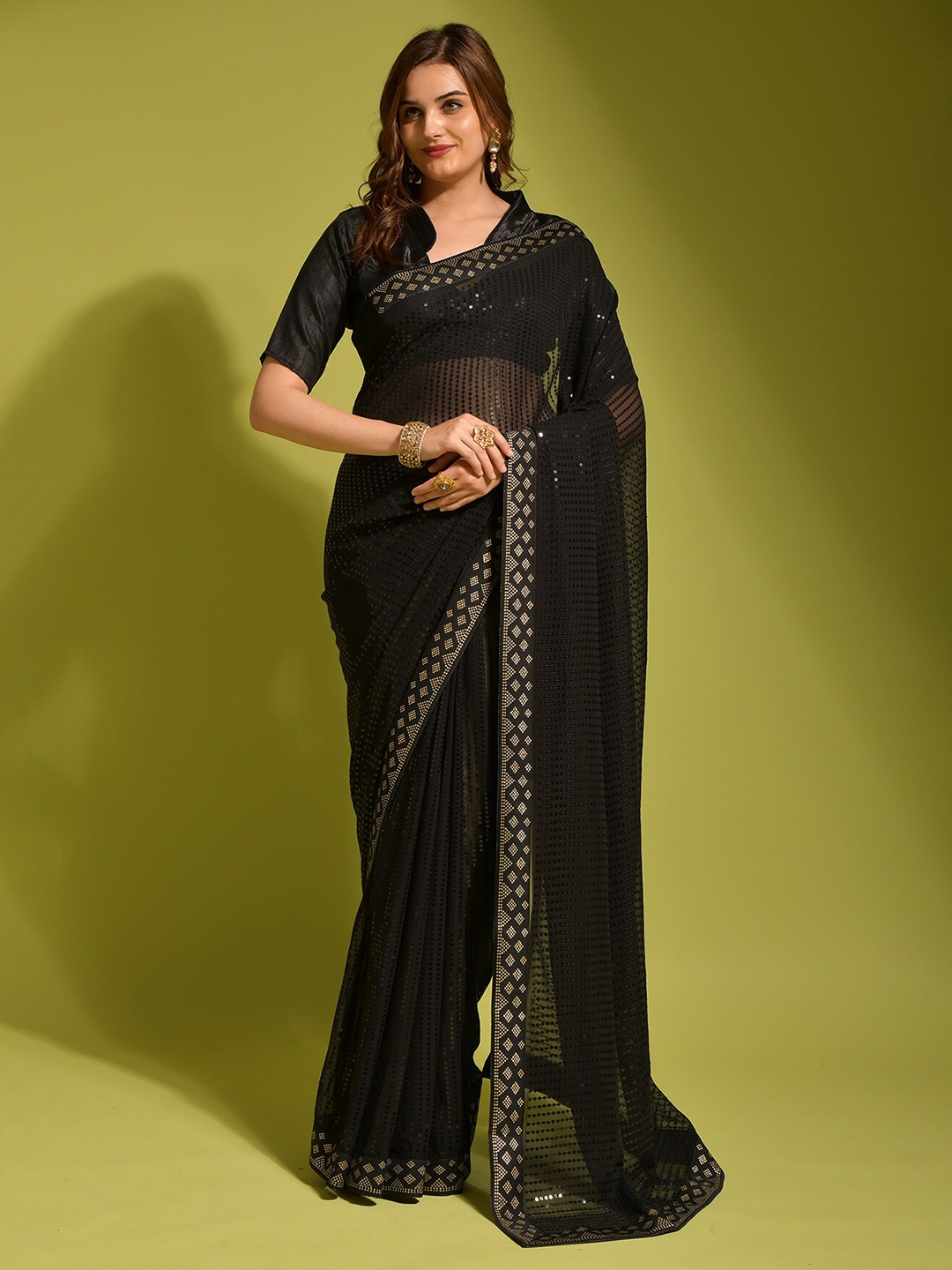 

DIVASTRI Embellished Sequinned Poly Georgette Saree With Blouse Piece, Black