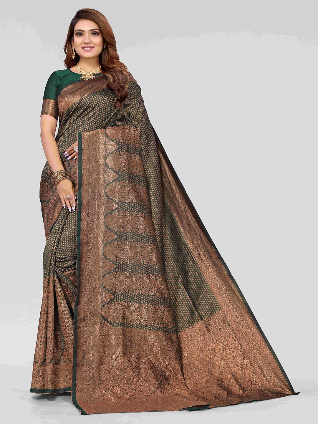 

MAGMINA Floral Woven Design Zari Banarasi Saree, Green