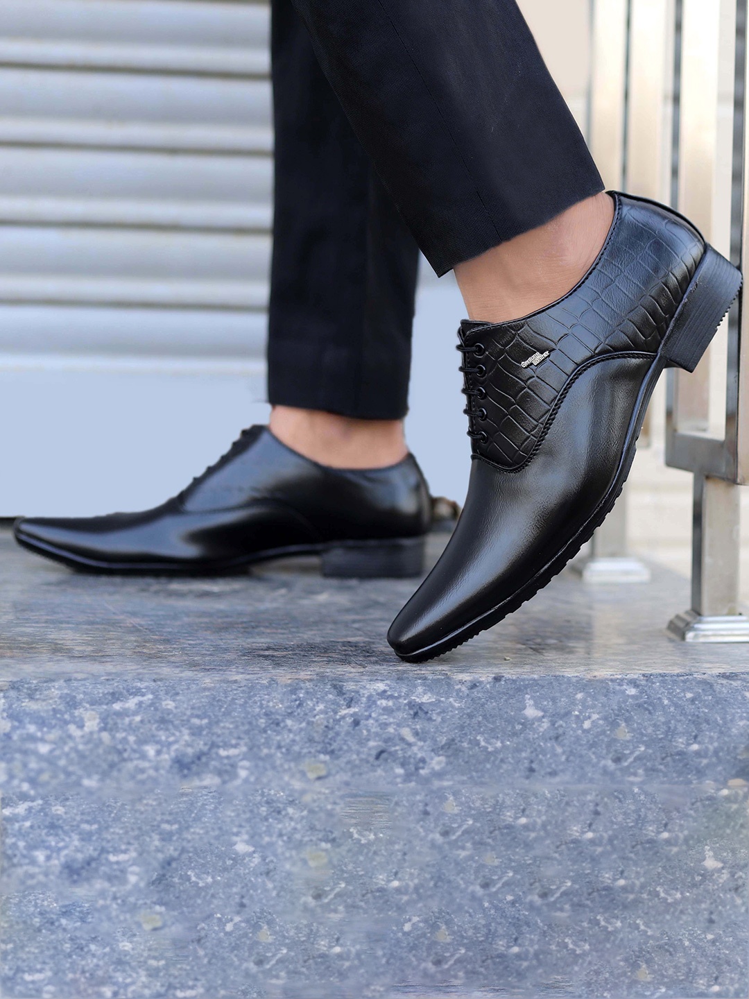

aadi Men Pointed Toe Textured Formal Oxfords, Black