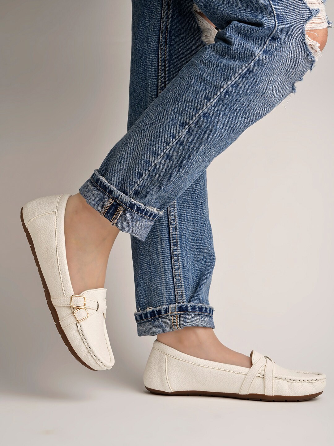 

Shoetopia Girls Textured Lightweight Loafers, White