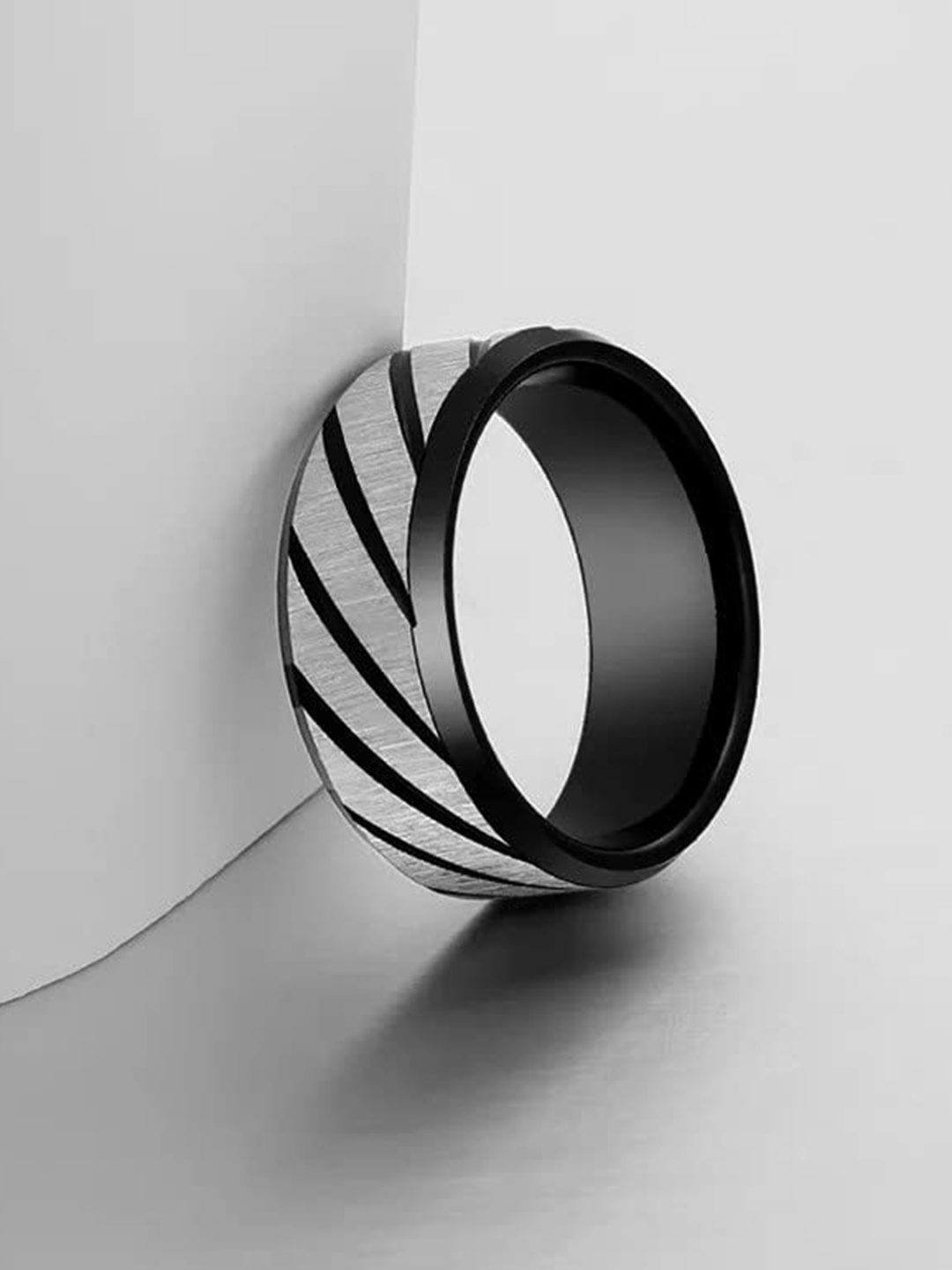 

MEENAZ Set Of 2 Silver-Plated Band Finger Rings, Black