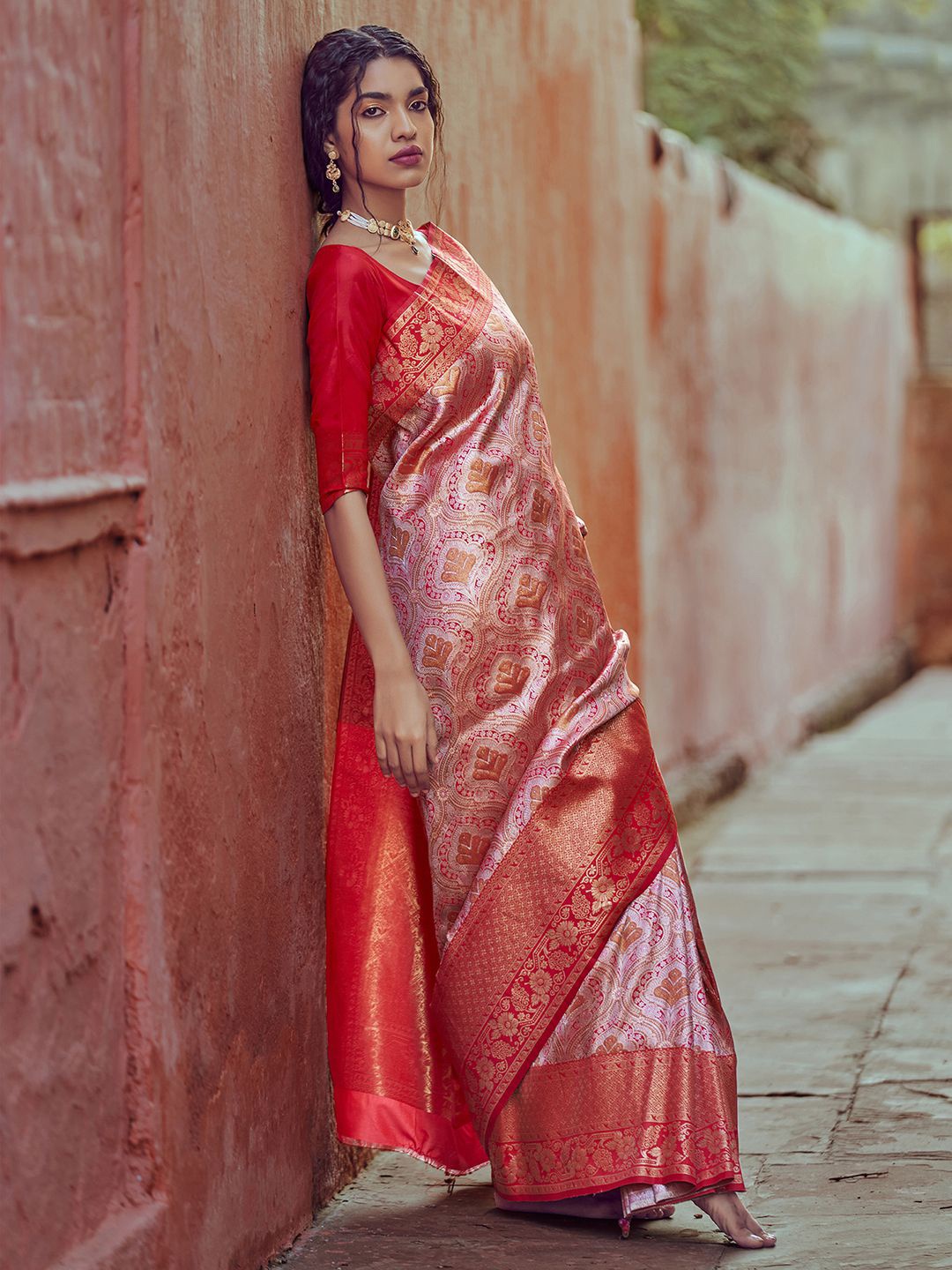 

Mitera Red & Silver-Toned Ethnic Motifs Woven Design Kanjeevaram Saree
