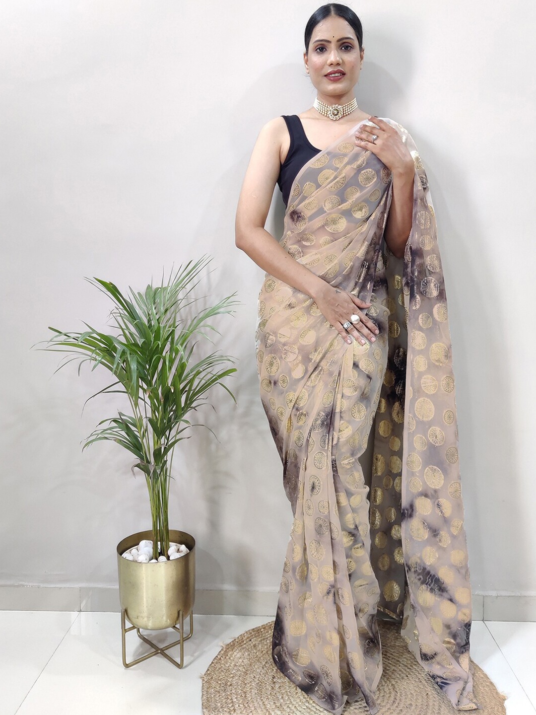 

Mitera Geometric Printed Ready to Wear Saree, Brown