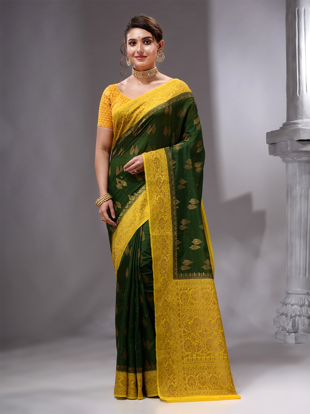 

HOUSE OF BEGUM Ethnic Motifs Woven Design Zari Banarasi Saree, Green