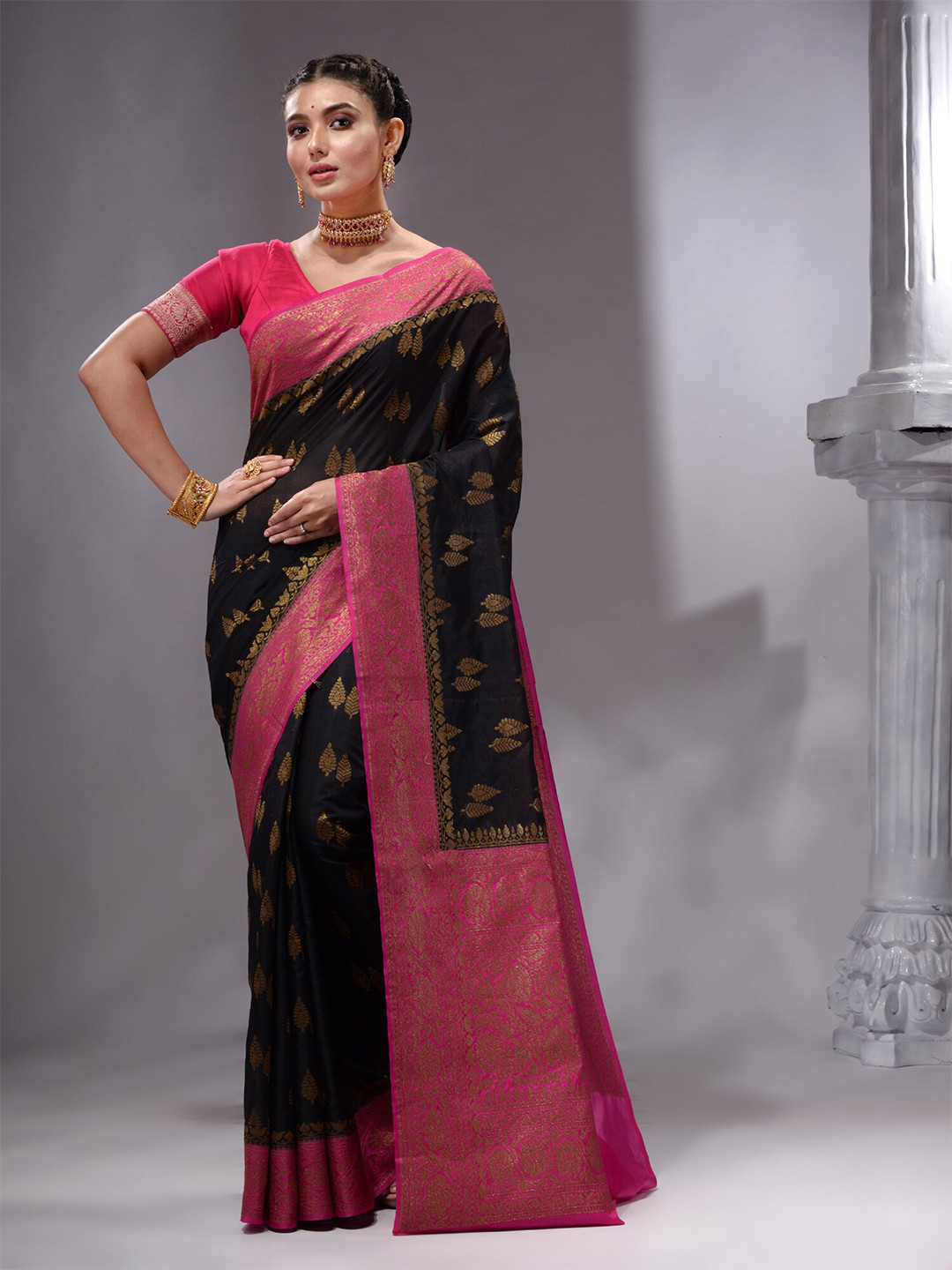 

HOUSE OF BEGUM Ethnic Motifs Woven Design Zari Banarasi Saree, Black