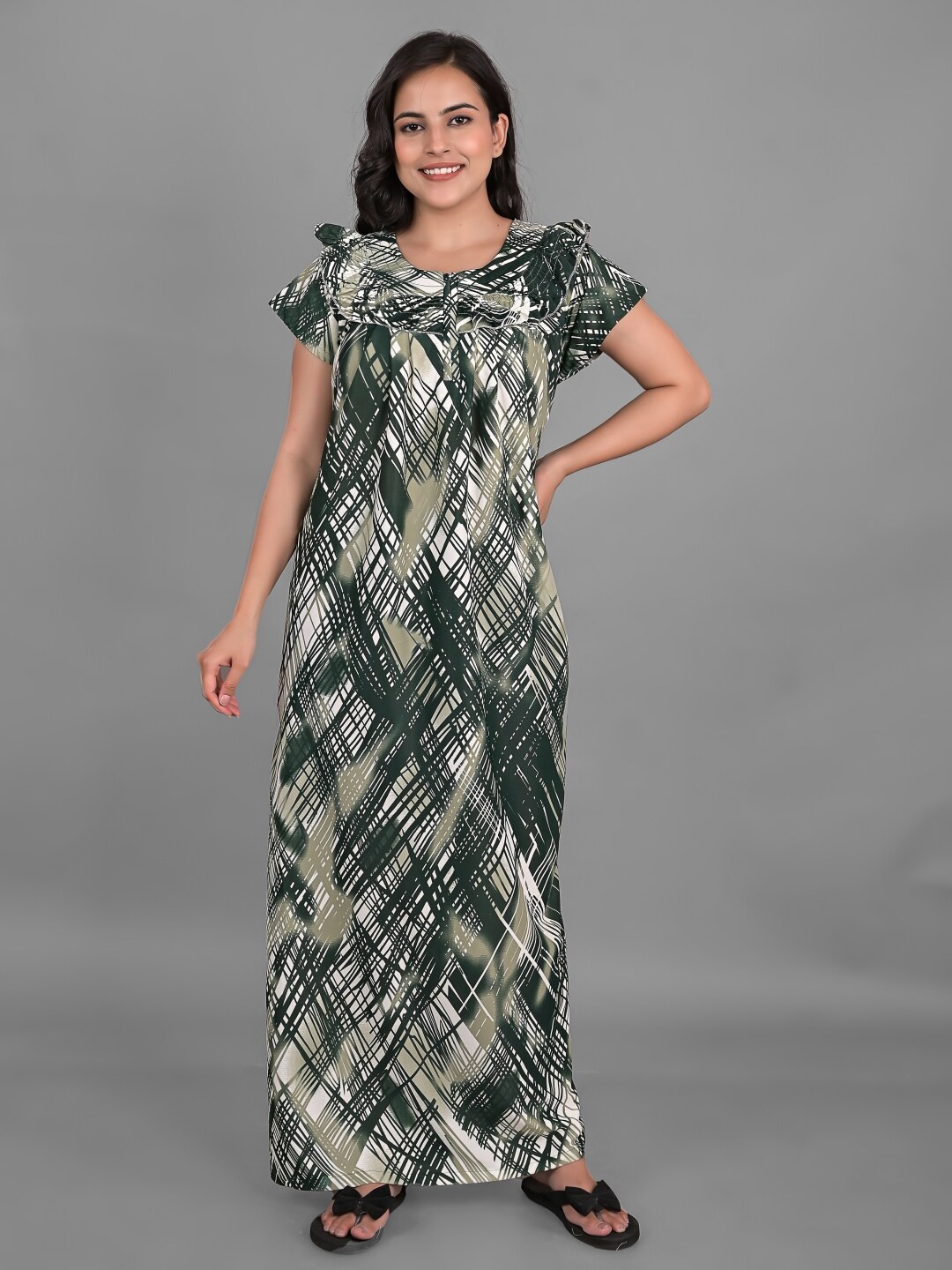 

Apratim Printed Maxi Nightdress, Green