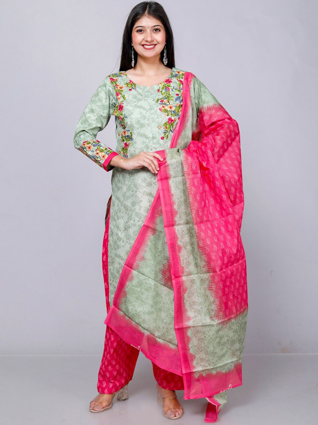 

Jevi Prints Floral Printed Pure Cotton Kurta with Patiala & Dupatta, Olive