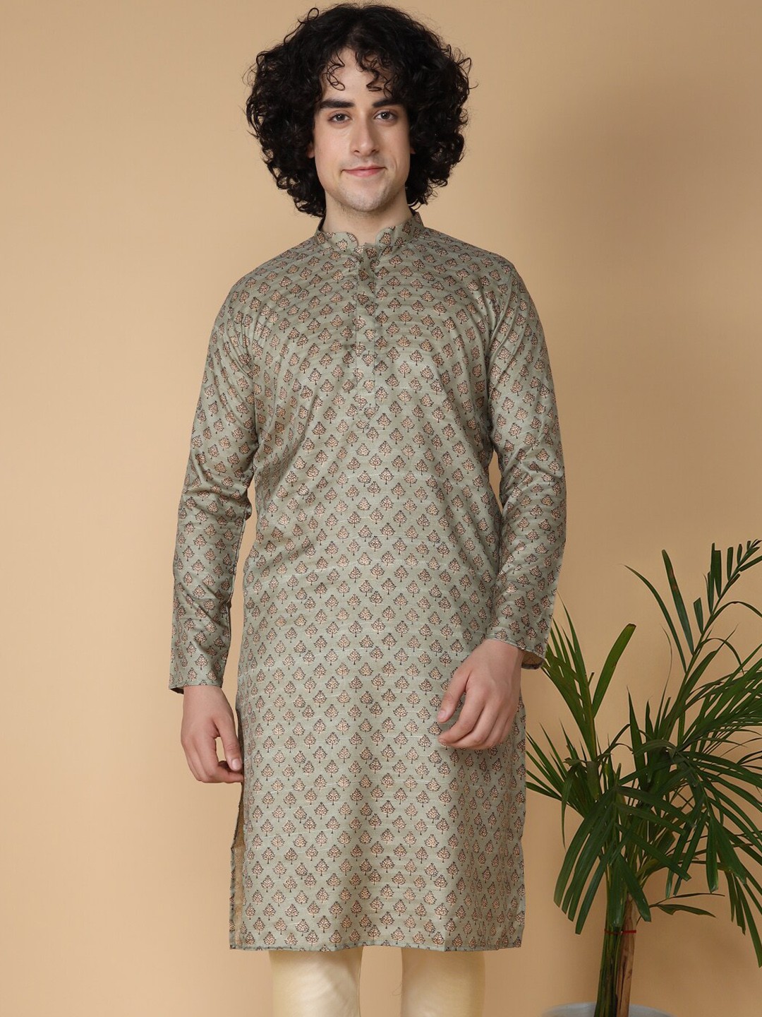 

NAMASKAR Ethnic Motifs Printed Mandarin Collar Silk Kurta, Green