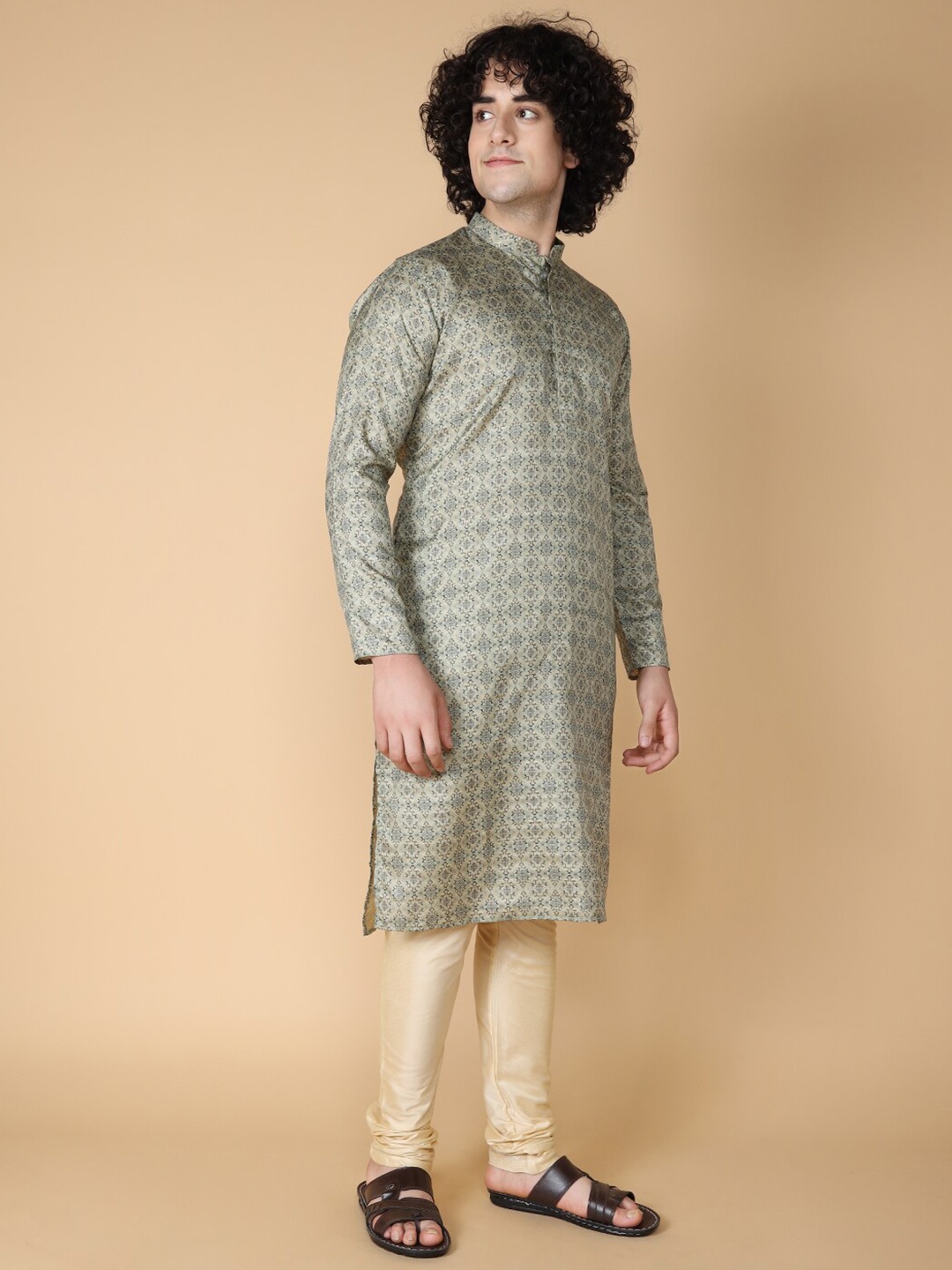 

NAMASKAR Ethnic Motifs Printed Mandarin Collar Silk Kurta, Green