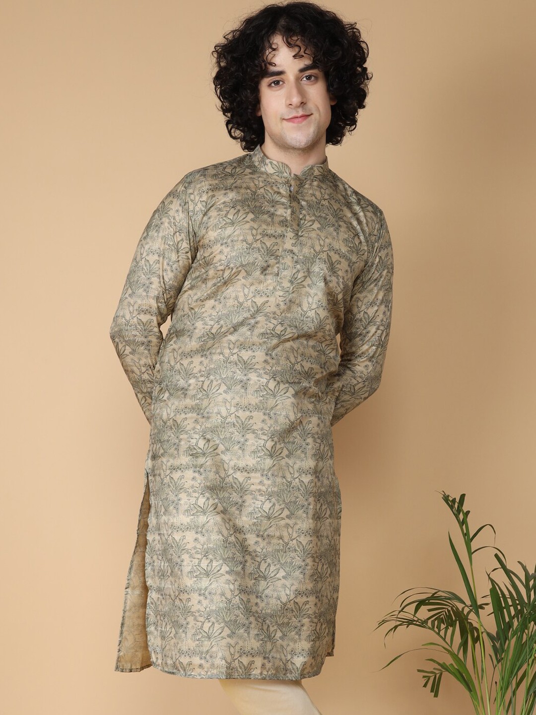 

NAMASKAR Floral Printed Mandarin Collar Pure Silk Kurta, Green