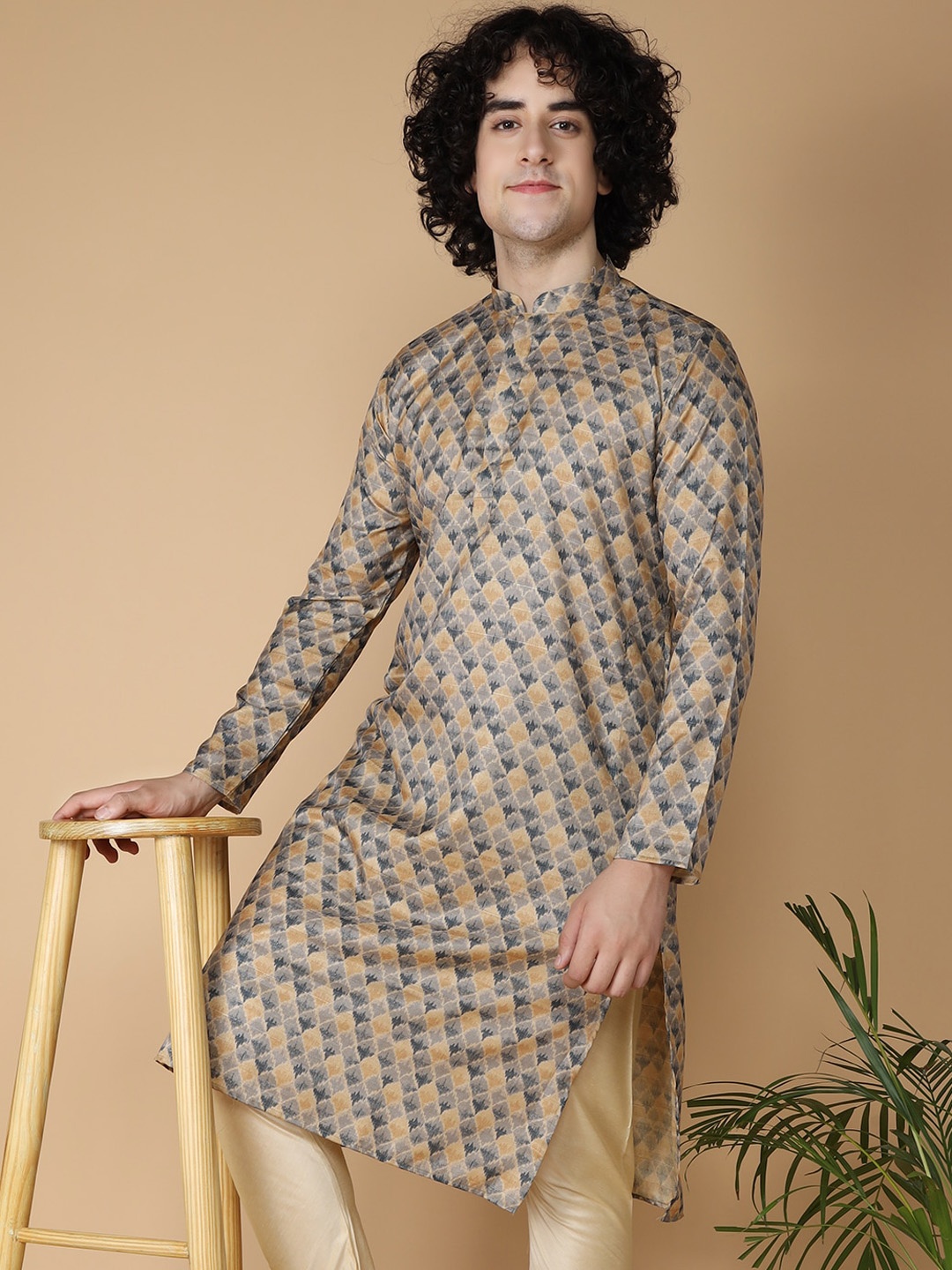 

NAMASKAR Geometric Printed Mandarin Collar Silk Kurta, Grey