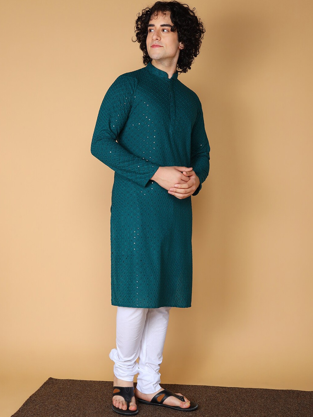 

NAMASKAR Ethnic Motif Embroidered Sequinned Chikankari Cotton Kurta, Green