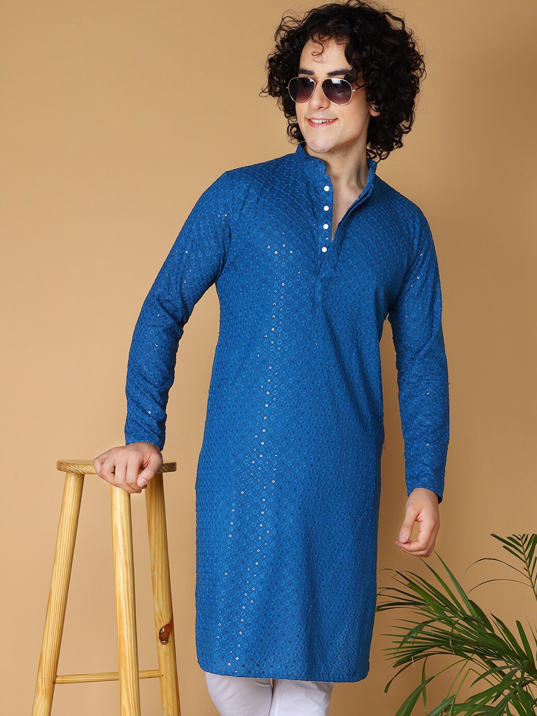 

NAMASKAR Men Floral Embroidered Cotton Chikankari Kurta, Blue